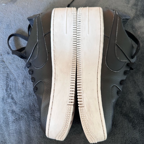 Nike Air Force 1 Sage Low in Black and White - Picture 6 of 11